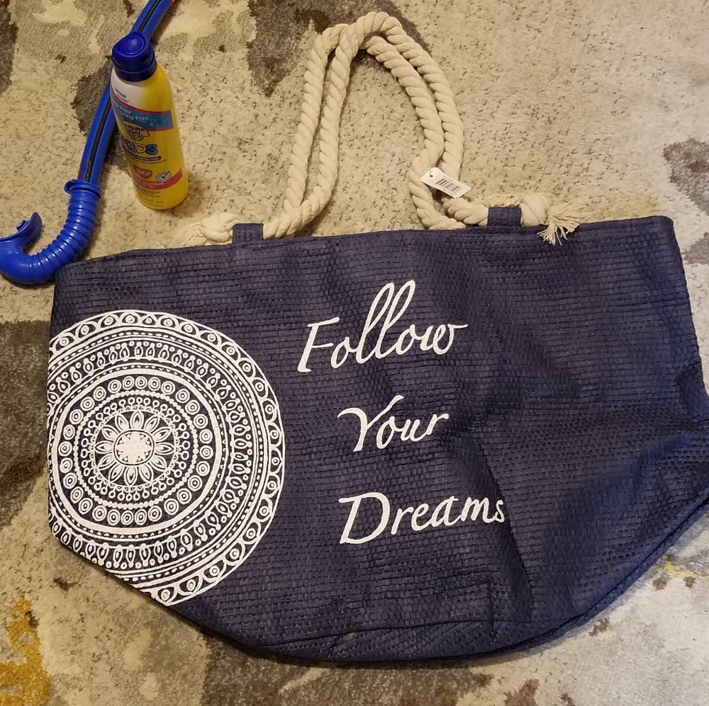New lower price! Adorable beach bag